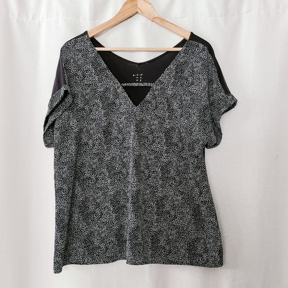 Black & White Pattern V-Neck Top